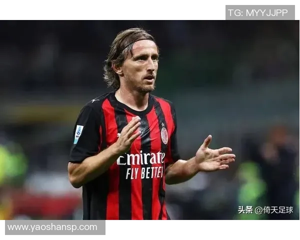 AC米兰憋大招！欧冠徽章露脸超级杯，孔蒂赛前遭受心理战